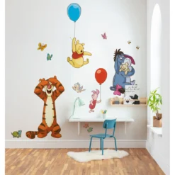 KomarSelbstklebende Vlies Wandtattoo Winnie the Pooh and Friends XXL 127x200 cm